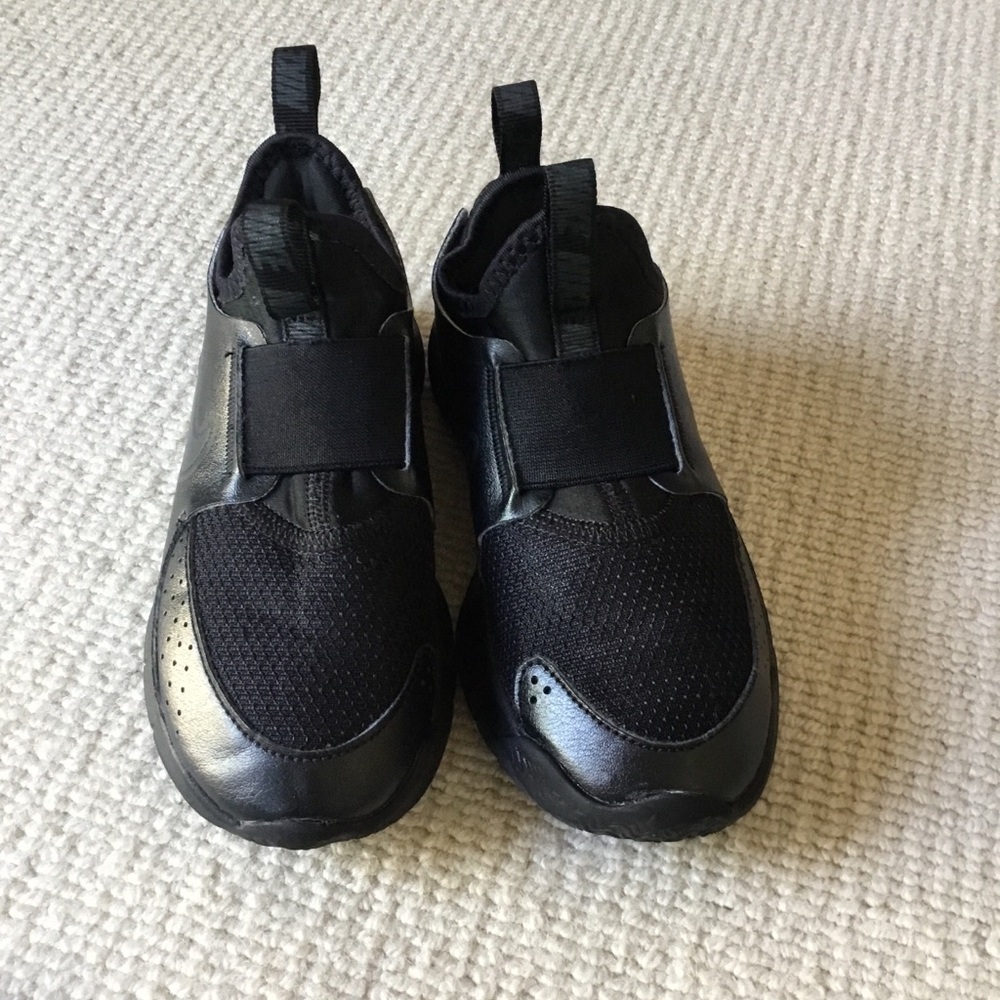 Nike Kids Black Slip-On Stretch Athletic Sneakers